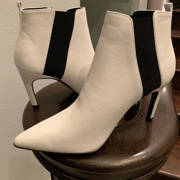 Boot Clearance‼️ Winter White Booties - Picture 4 of 5